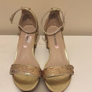 Steve Madden Gold Heels Elegant Design